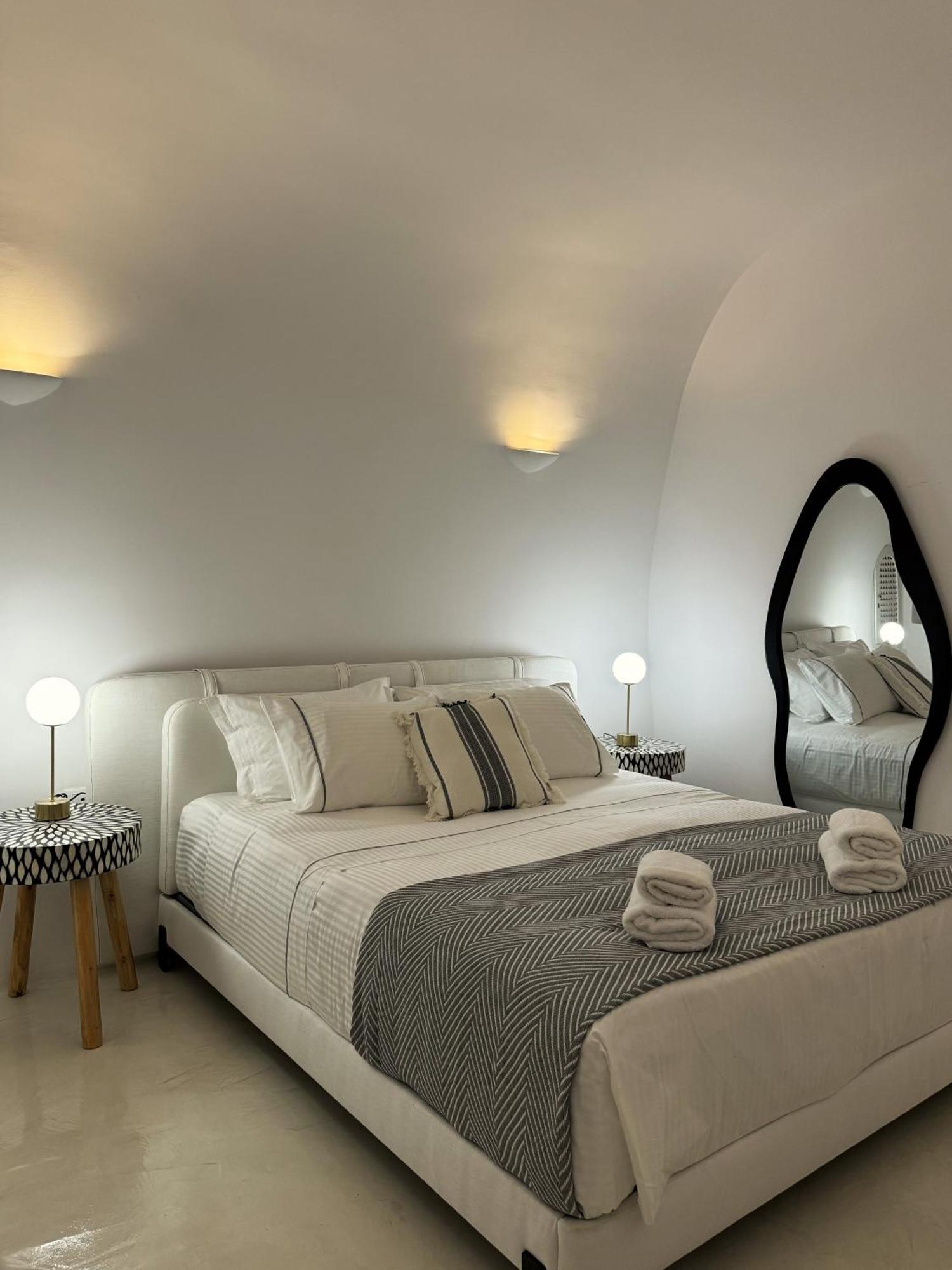 Ater Albus Collection By K&k Villa