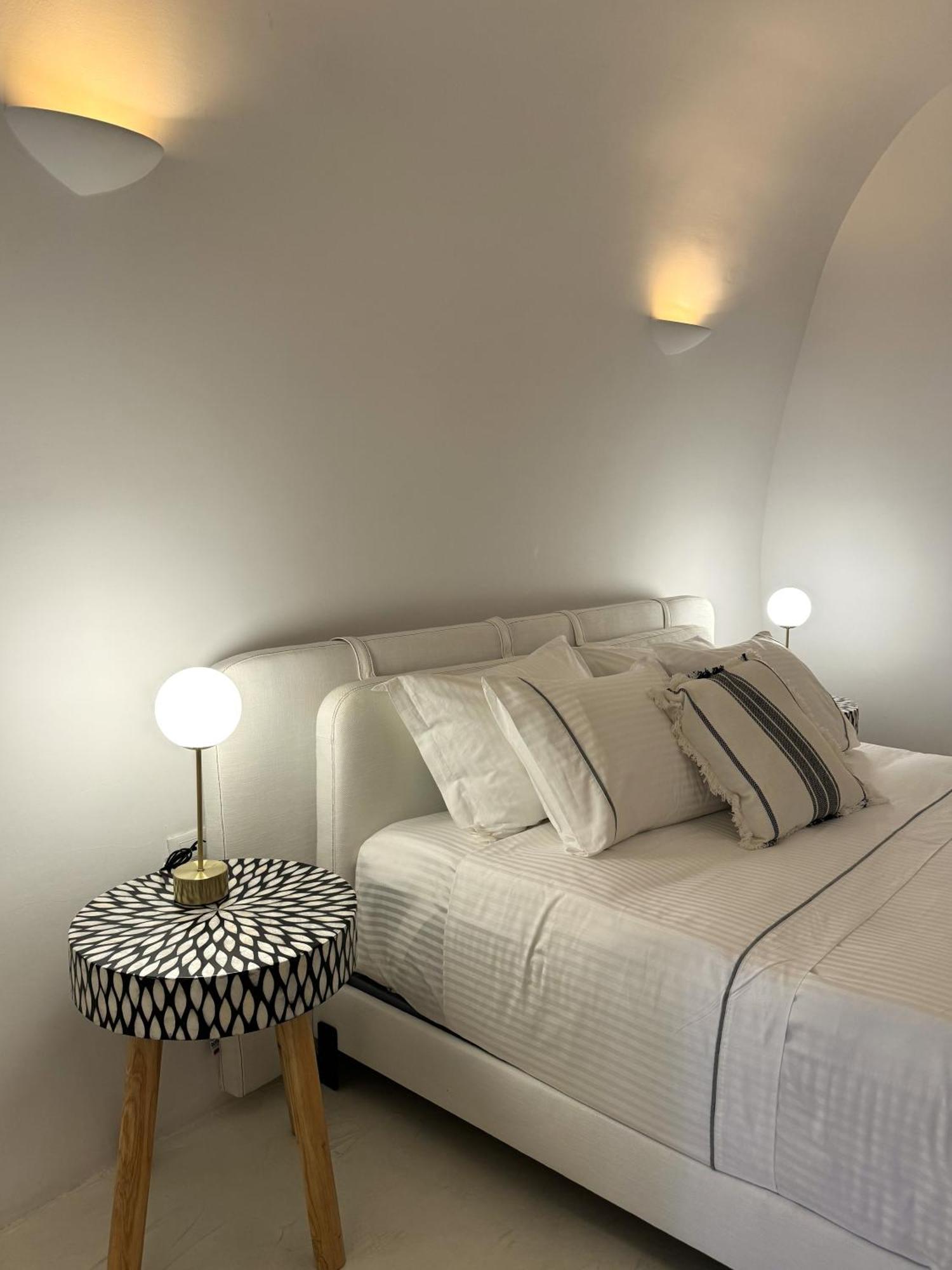 Ater Albus Collection By K&k Villa *